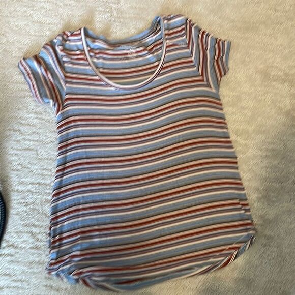 American Eagle top  - Picture 1 of 1
